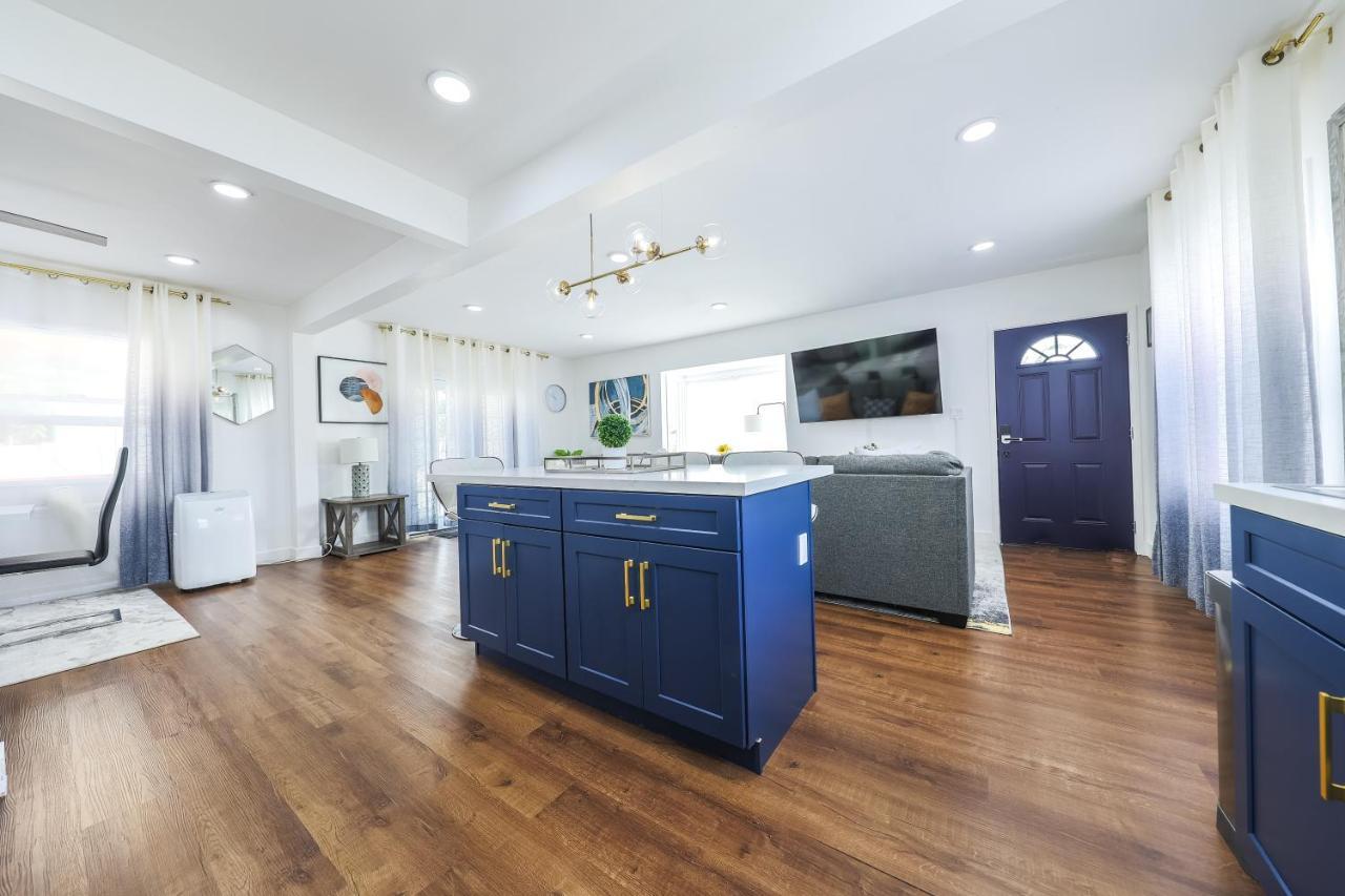 Luxury Villa With Hot Tub! Walk To Beach & Bars Long Beach Bagian luar foto